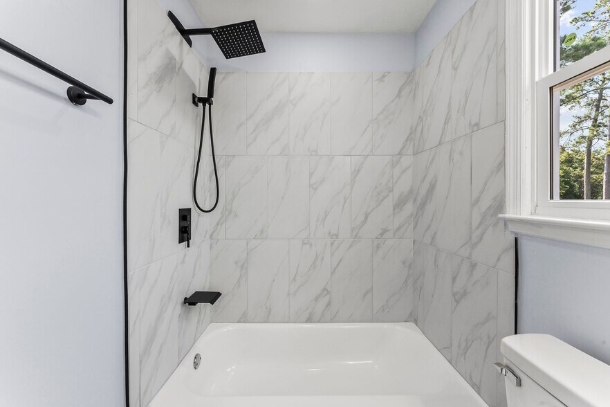 Building Photo - 2412 Bendemeer Dr