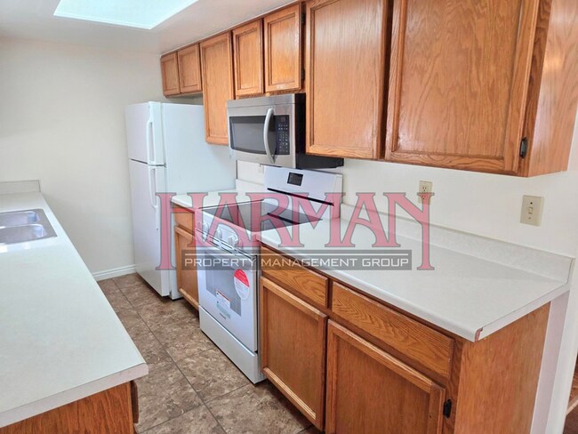 Building Photo - 699 600 W