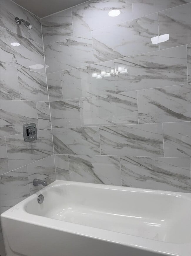 Building Photo - 418 Beloit St