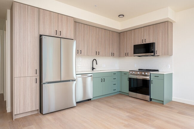 Building Photo - Cedarline