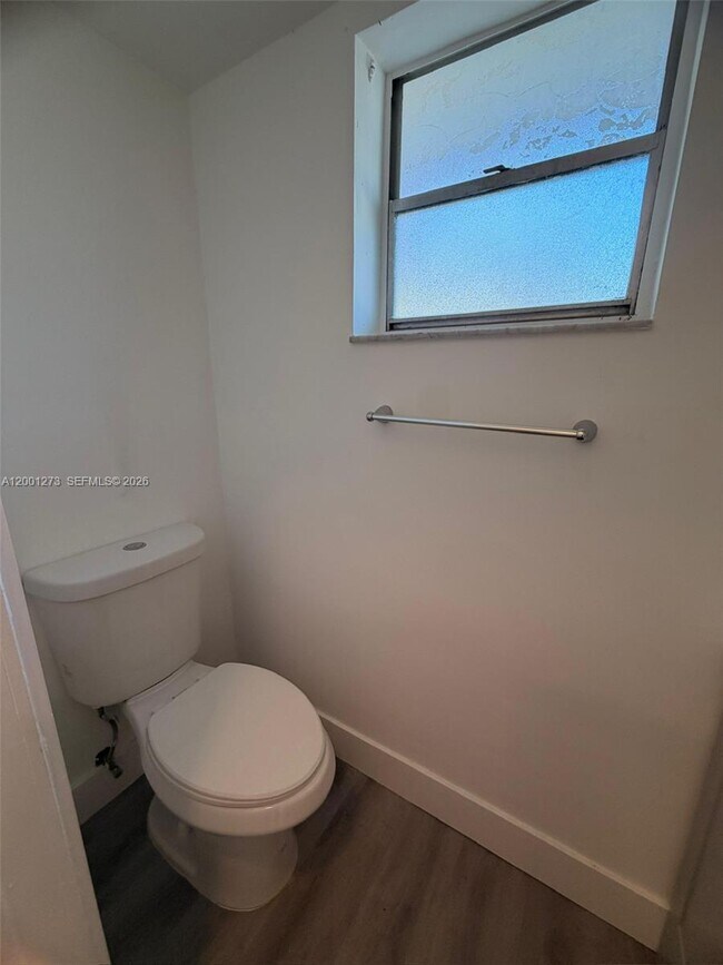 Building Photo - 20111 NE 27th Ct