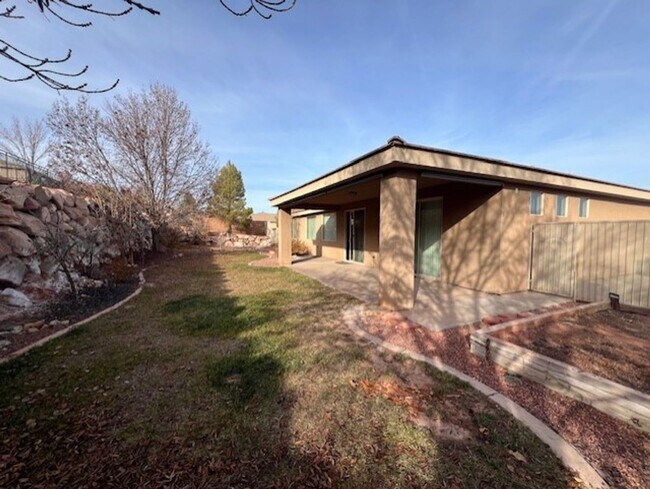 Building Photo - Primrose Pointe