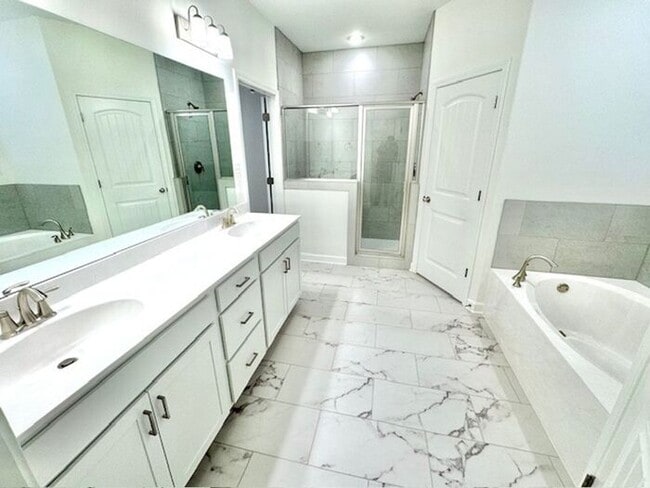 Building Photo - Now Leasing a 5-Bedroom 3 Bath Home in Horn Lake, MS.