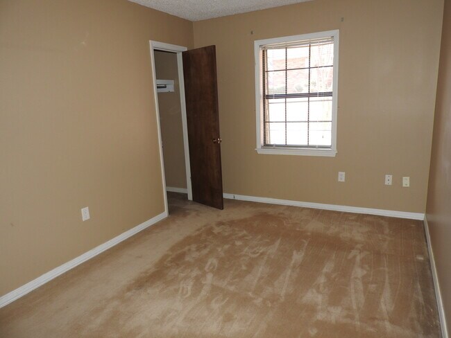 Building Photo - 2014 Beechwood Blvd