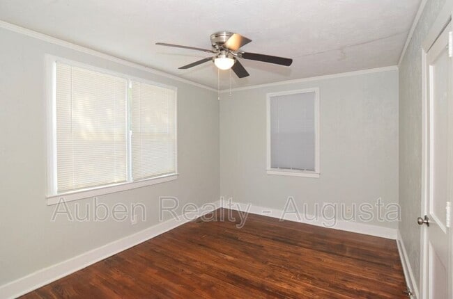 Building Photo - 1549 Heath St