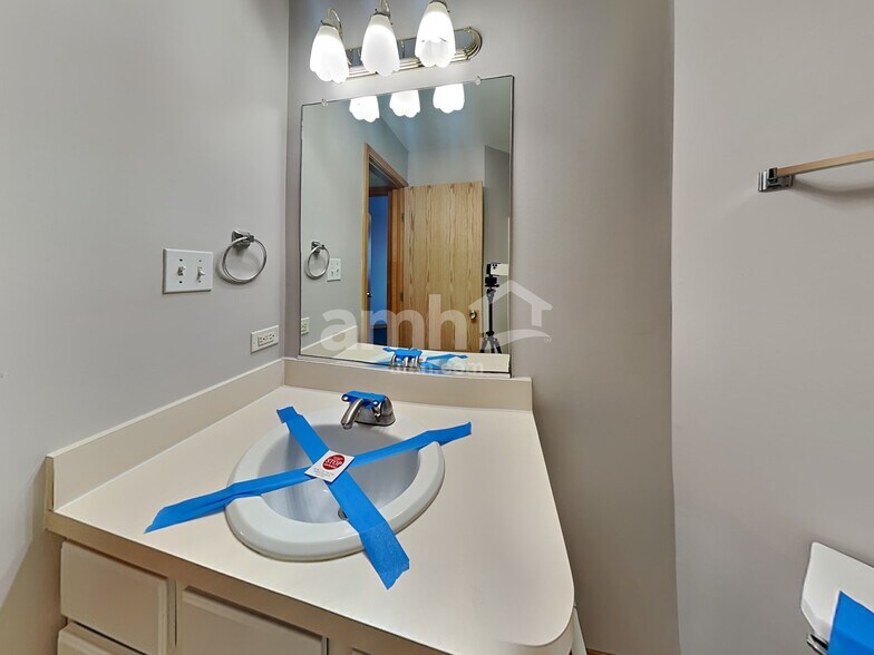 Building Photo - 5154 W Park Ln