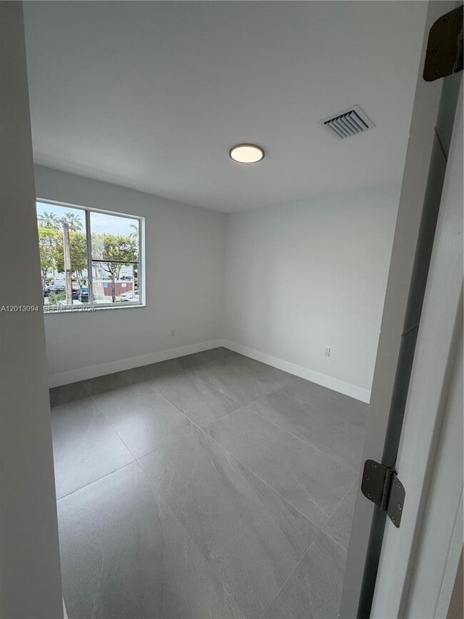 Building Photo - 4708 NW 114th Ave
