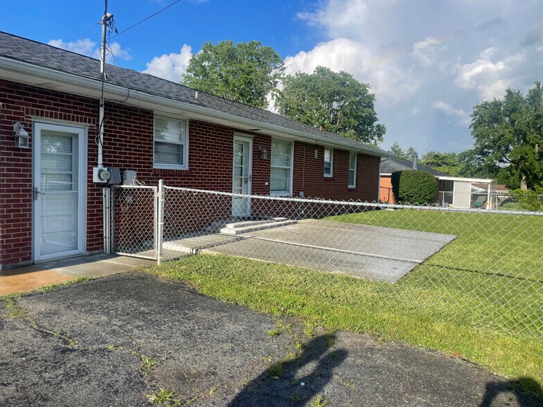 Building Photo - 208 General Roberts Dr