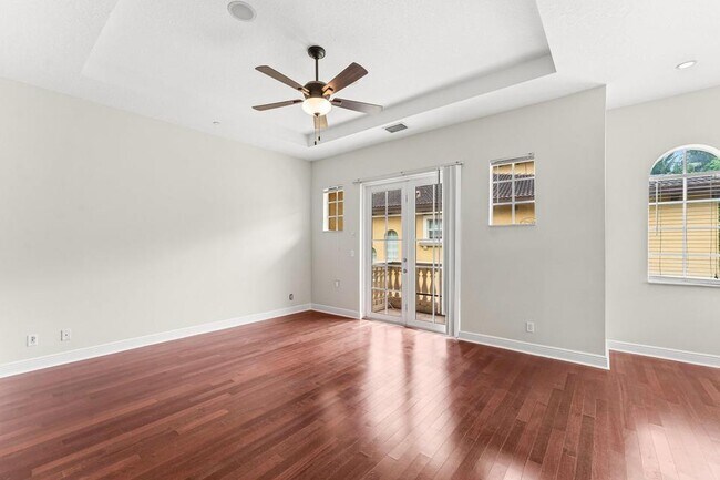 Building Photo - 210 NE 69th Cir
