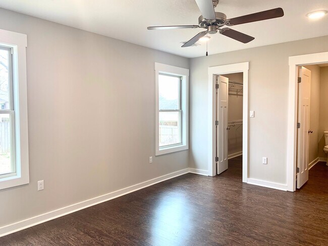 Building Photo - 312 Wolf Den Dr