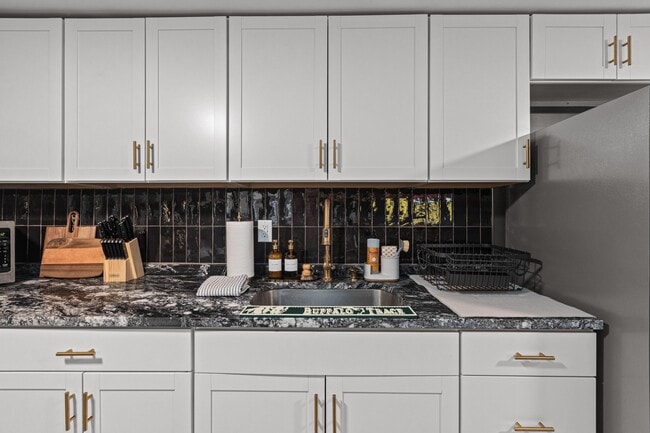 Building Photo - 619 Taylor Ave