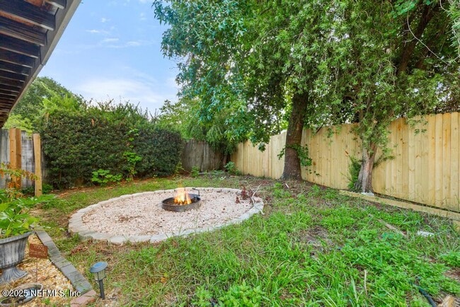 Building Photo - 2423 N Seabury Pl