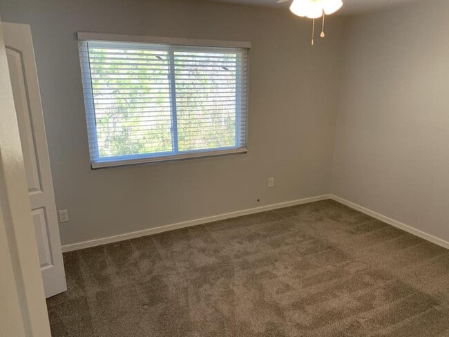 Building Photo - 2774 Bay St