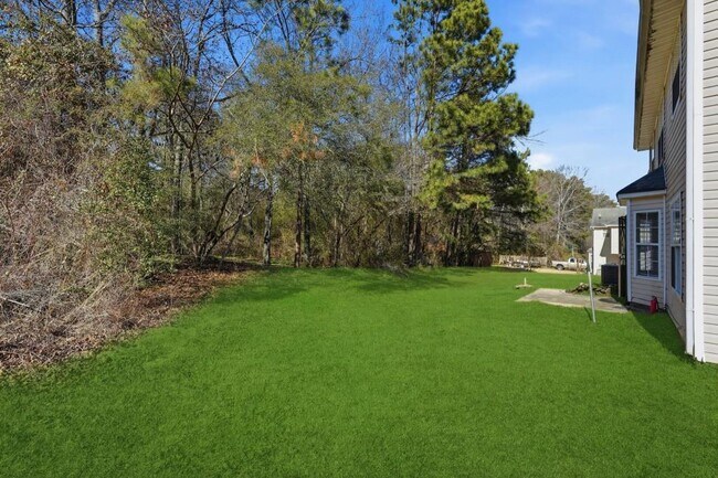 Building Photo - 589 Wren Walk