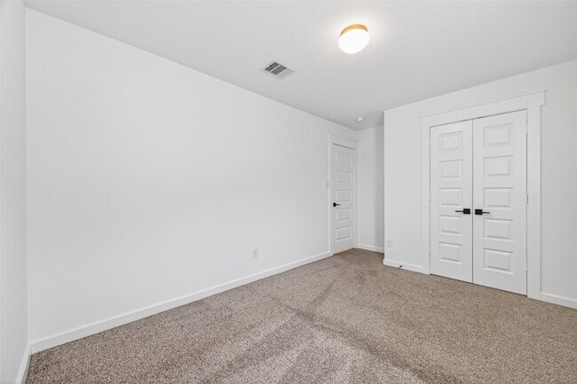 Building Photo - 16307 Rockdale Landing Dr