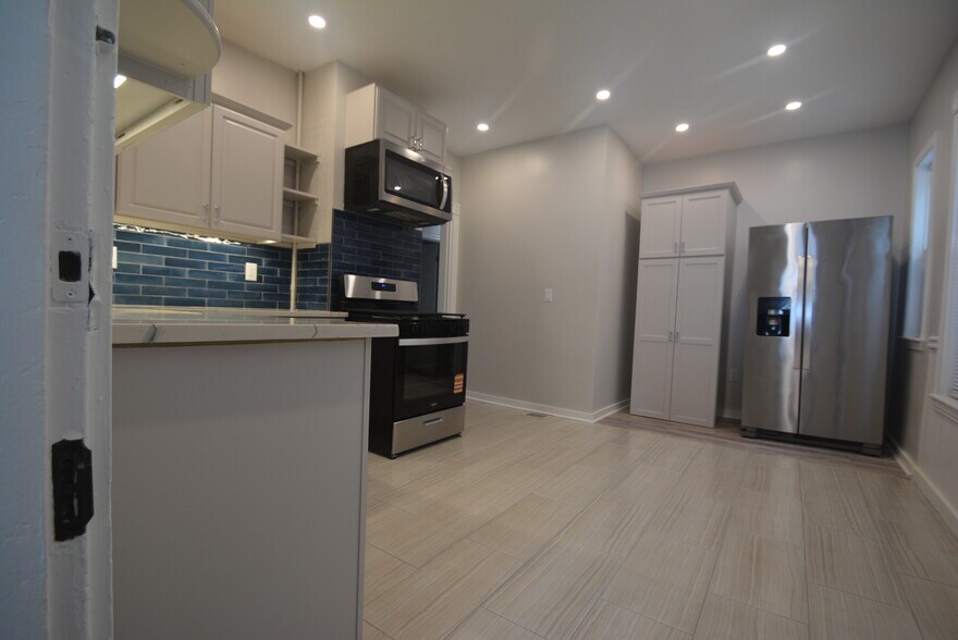 Building Photo - 31 Claybourne St