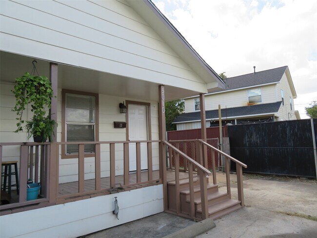 Building Photo - 5010 Walker St