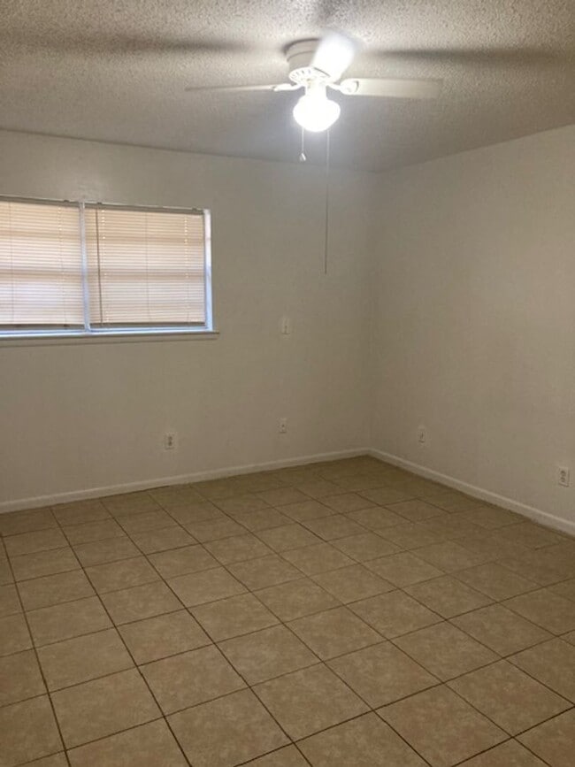 Building Photo - Orange Grove 4 Bedroom