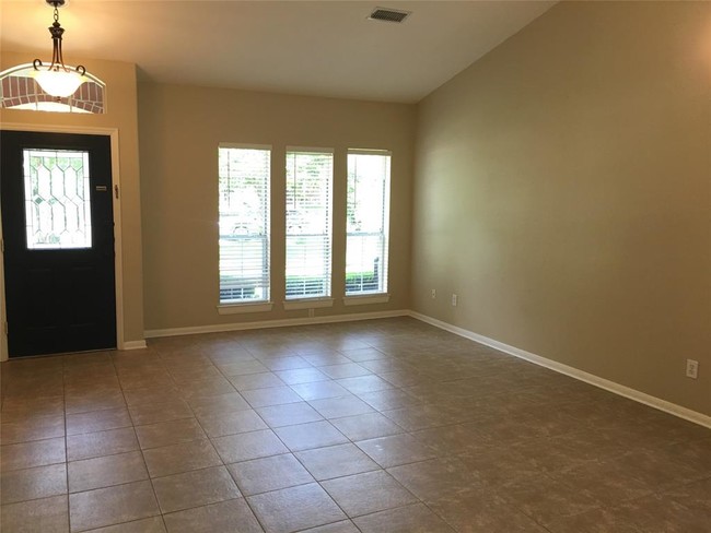 Building Photo - 14 Tranquil Glade Pl