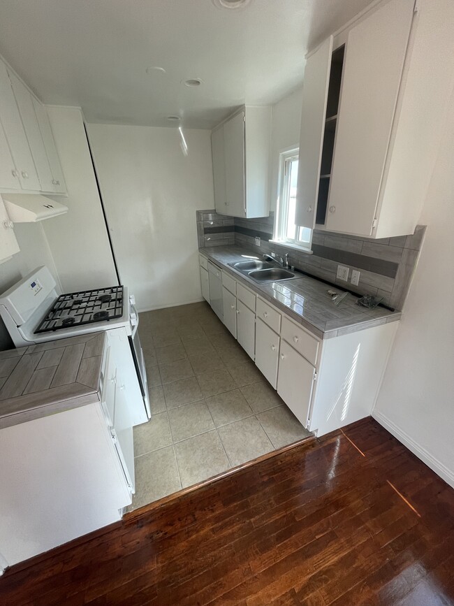 Building Photo - 5812 Coldwater Canyon Ave