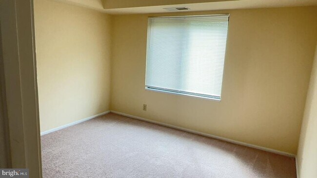 Building Photo - 203 Yoakum Pkwy