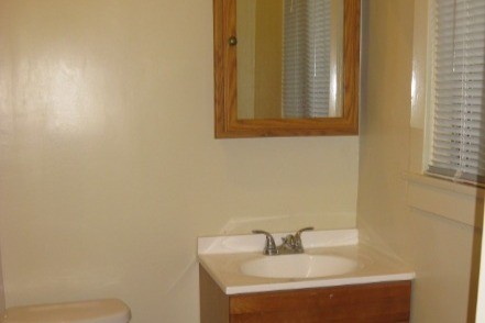 bathroom - 959 N Wilton Pl