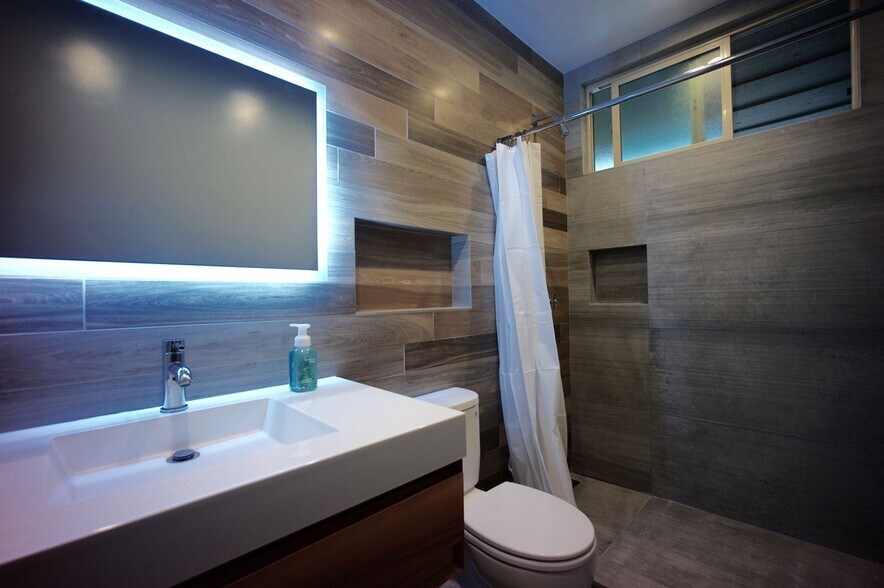 Building Photo - 6726 Leland Way