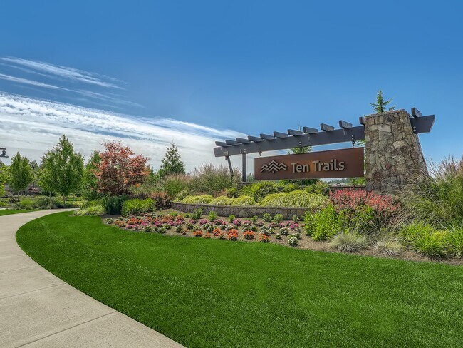 Building Photo - 33142 Ten Trails Pkwy