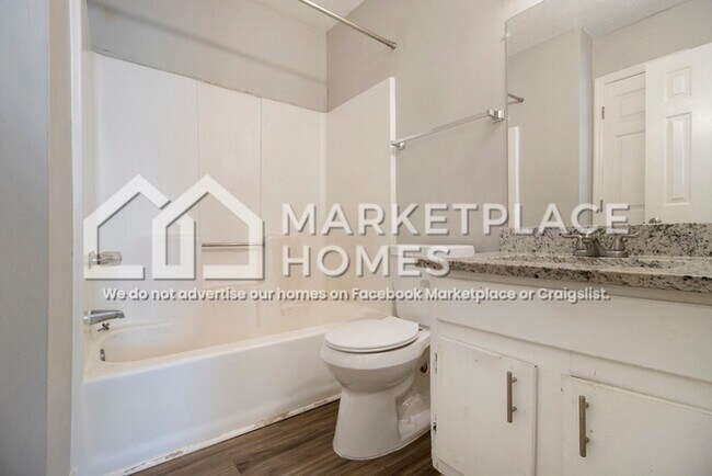 Building Photo - 2033 Charter Ln