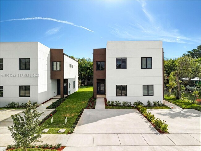 Building Photo - 116 NW 5th Ave