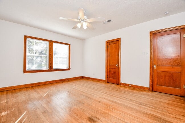 Building Photo - 609 Milwaukee St