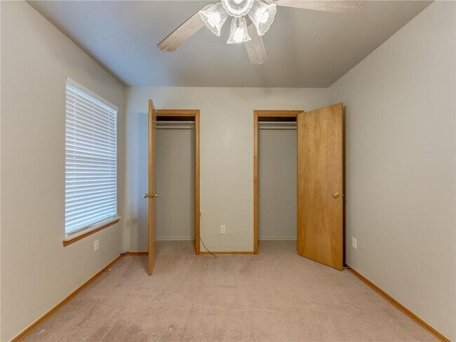 Building Photo - 1004 SW 127th Pl