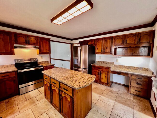 Building Photo - 4 bedroom ranch in the desirable Bellamy W...