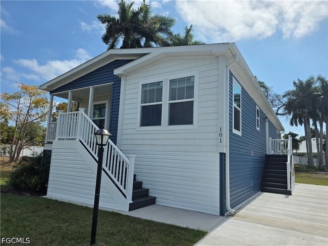 Building Photo - 101 Oak Ln