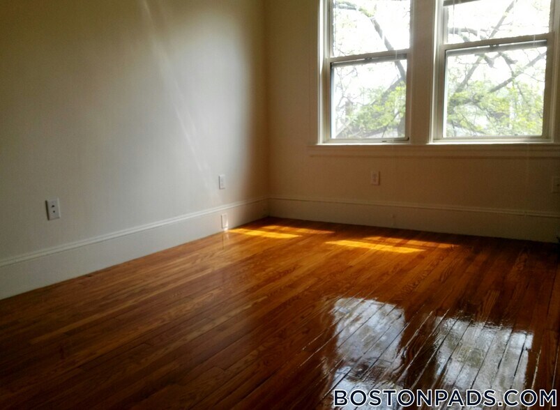 Building Photo - 155 Summer St