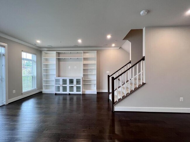 Building Photo - 818 Fern Pl NW