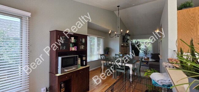 Building Photo - 5605 Bluff Pl