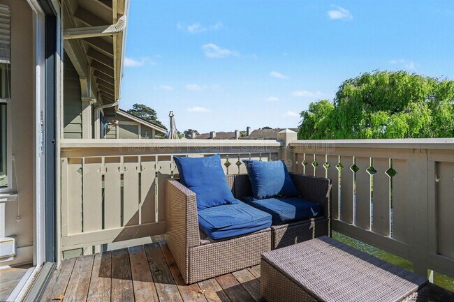 Building Photo - 152 Lakeshore Ct