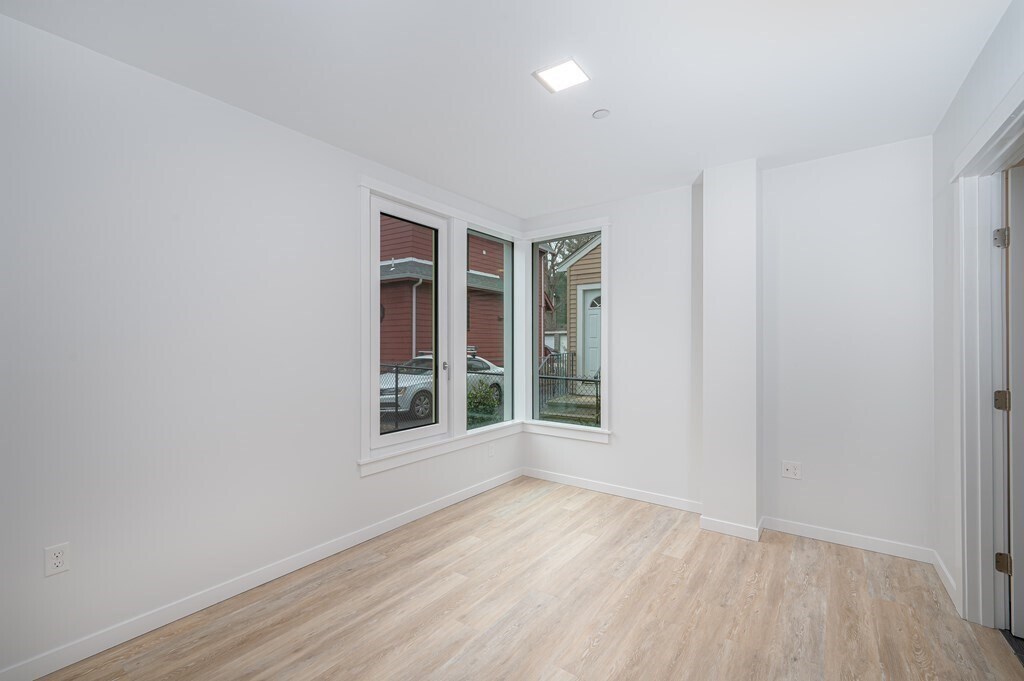 Building Photo - 205 Beacon St