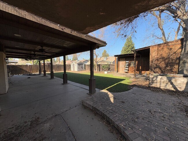 Building Photo - NW Visalia home available coming soon!