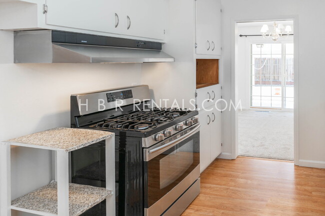 Building Photo - Charming Three Bedroom Single Story Liverm...