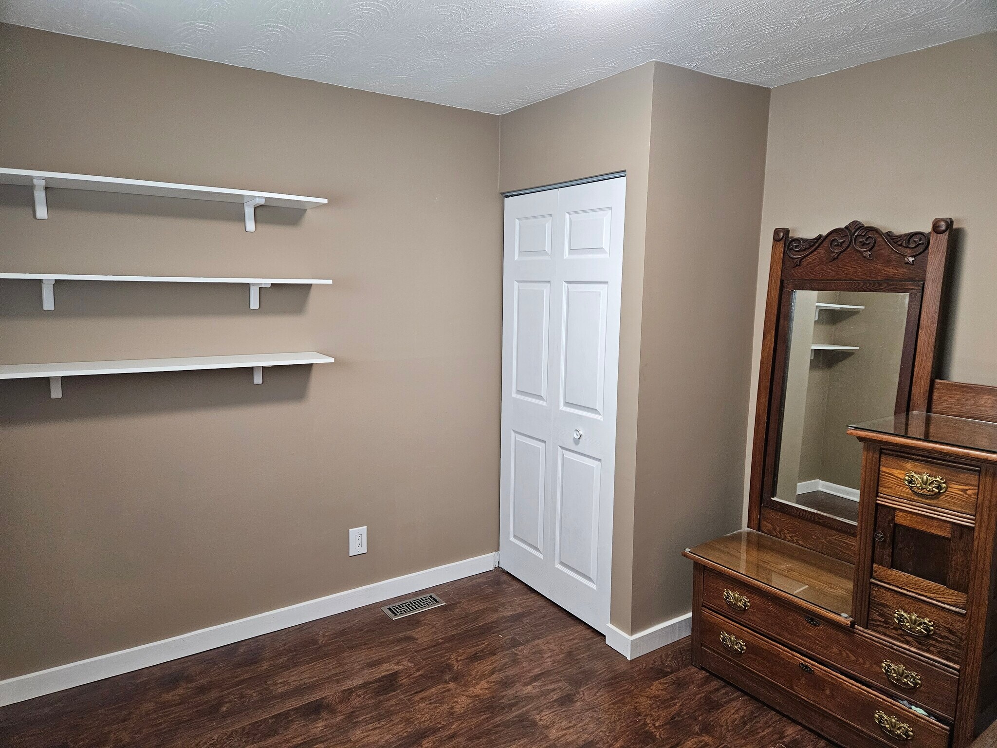 Building Photo - 2042 Byron Dr