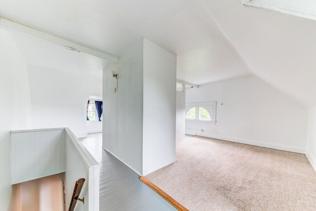 Building Photo - AVAILABLE AUGUST 2026 - Spacious Renovated 4 Bedroom, 1.5 Bath Home w/ AC!