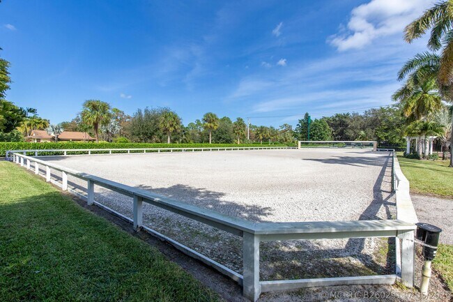 Building Photo - 14943 Paddock Dr