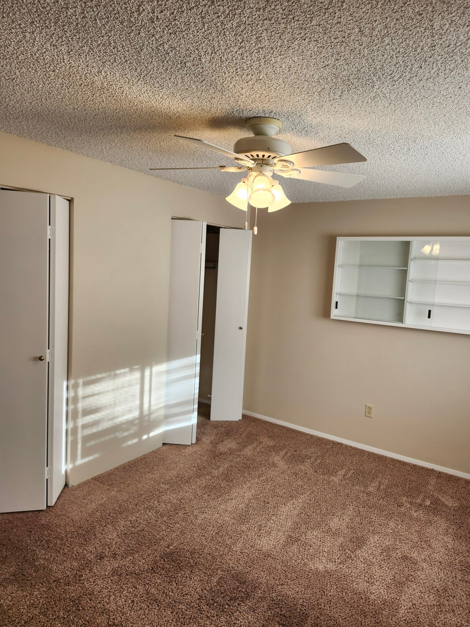 Building Photo - 2121 E Upriver Dr
