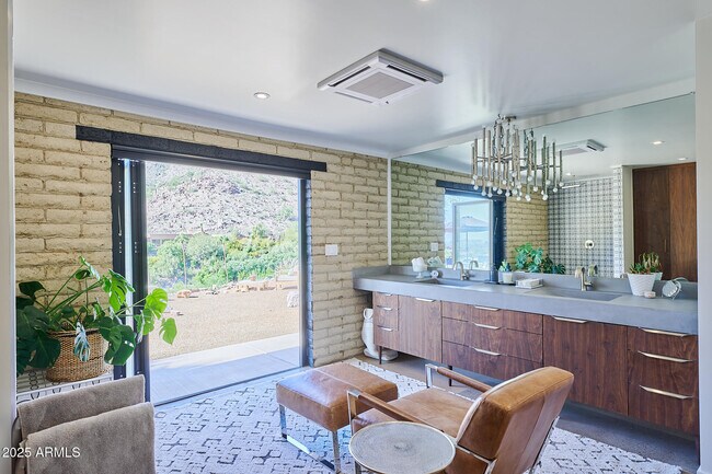 Building Photo - 4016 E Flynn Ln