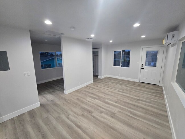 Building Photo - Beautiful new ADU for lease