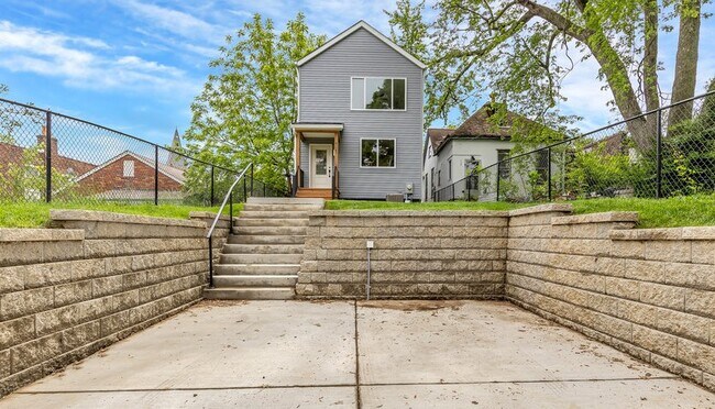 Backyard w/parking pad - 4121 Wyoming St