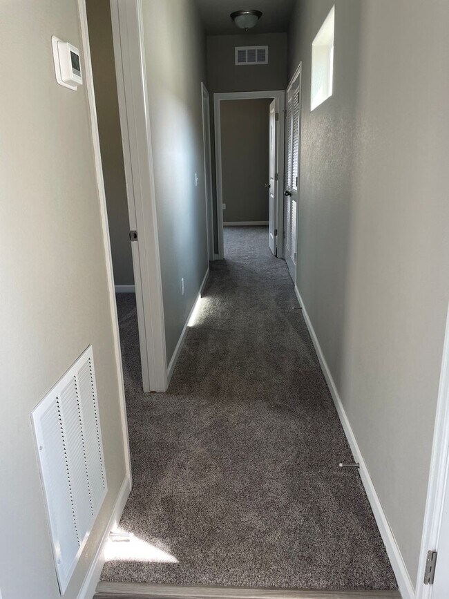 Building Photo - Newer 2 bedroom, 1 bath, 1 car garage home!