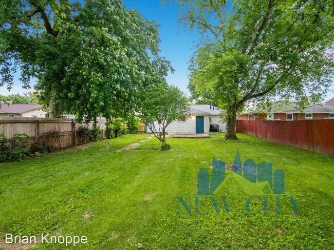 Building Photo - 3 br, 1 bath House - 1880 Vaughn St